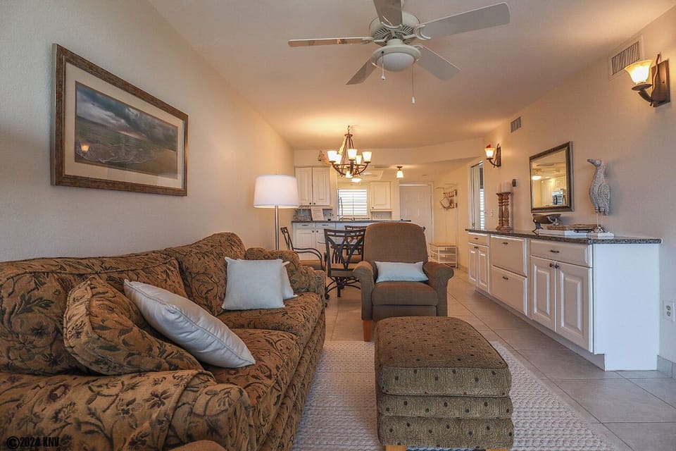 Estero Cove 454