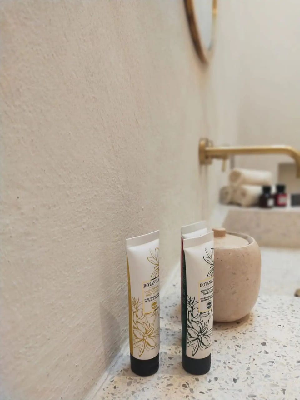 Bathroom amenities