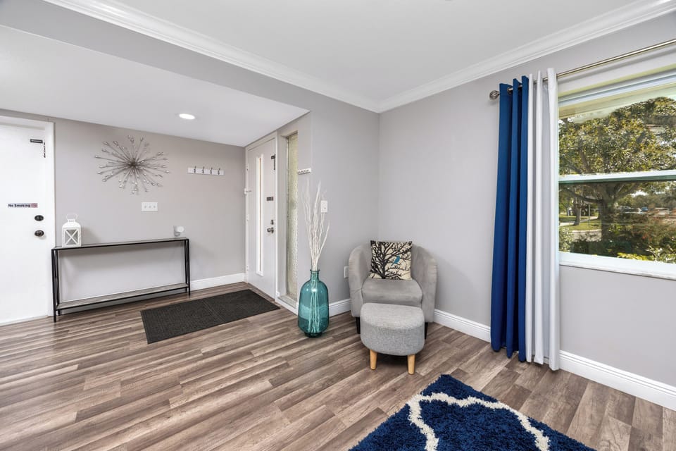 Entry Way With Ample Seating