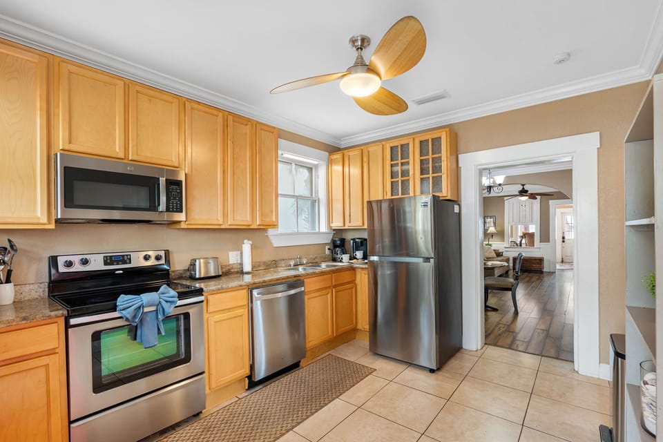 The fully equipped kitchen in this home is a chef’s dream, thoughtfully designed to cater to all your culinary needs.