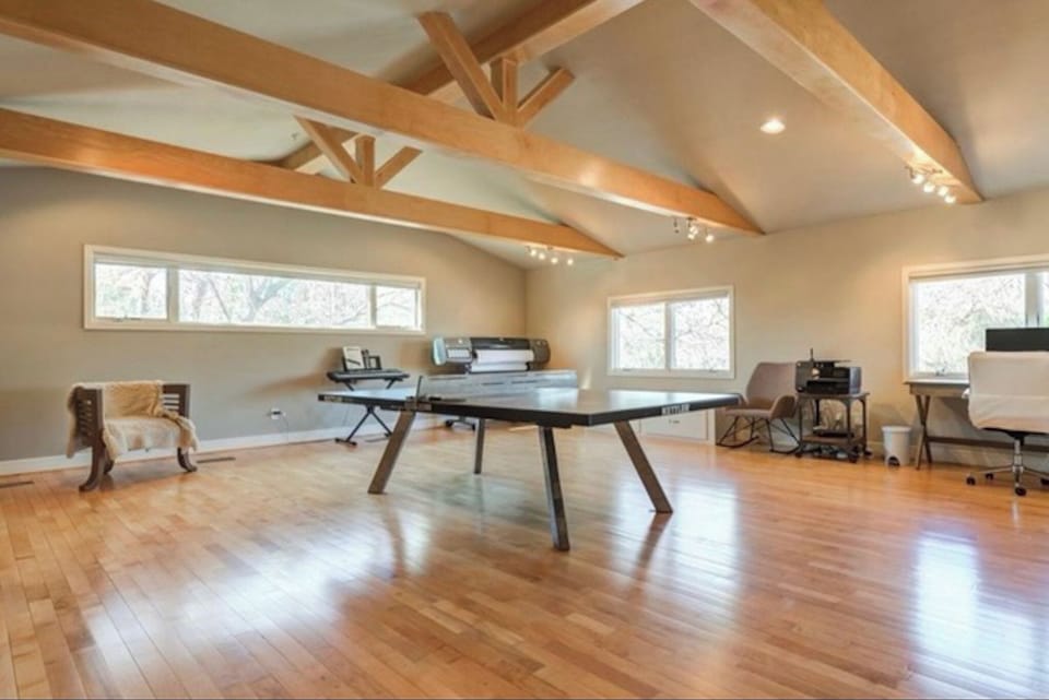 Ping Pong and Fully Equipped office space Upstairs loft