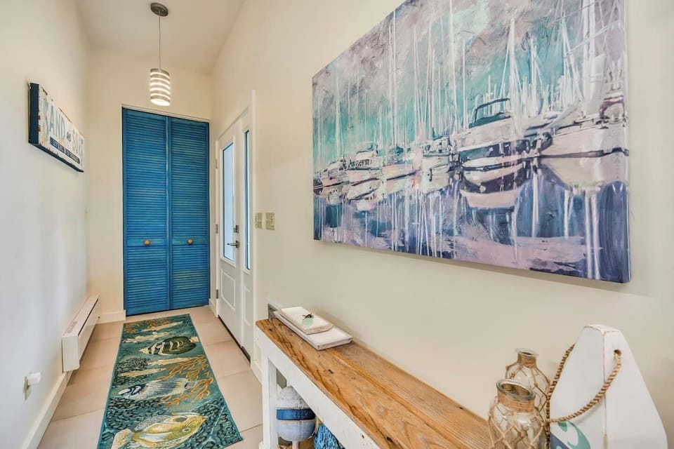 Entry w/ coat closet