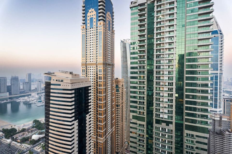 City View: Embrace stunning skyline vistas and modern luxury in the heart of Dubai!