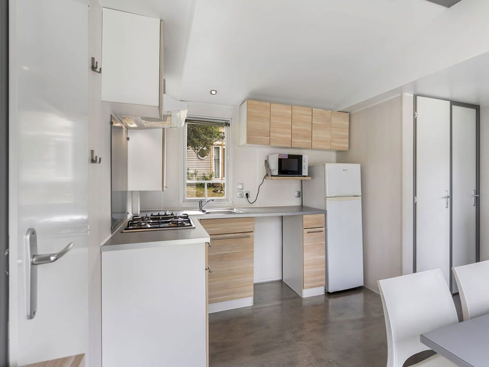 Kitchen, Home, Countertop, Sink, Plumbing Fixture, Apartment, Kitchen Sink, Major Appliance, Wood Stain, Tap
