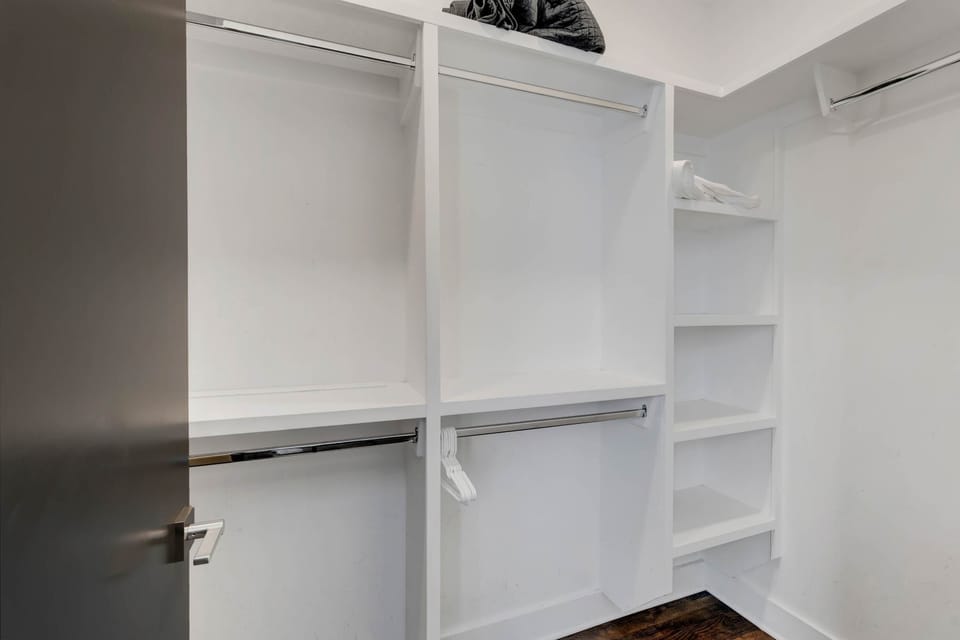 Discover organized elegance in this spacious Nashville closet, ideal for large groups. Perfect for family reunions or bachelorette parties, it ensures easy packing and settling in for your luxury getaway. Create unforgettable memories in Music City!