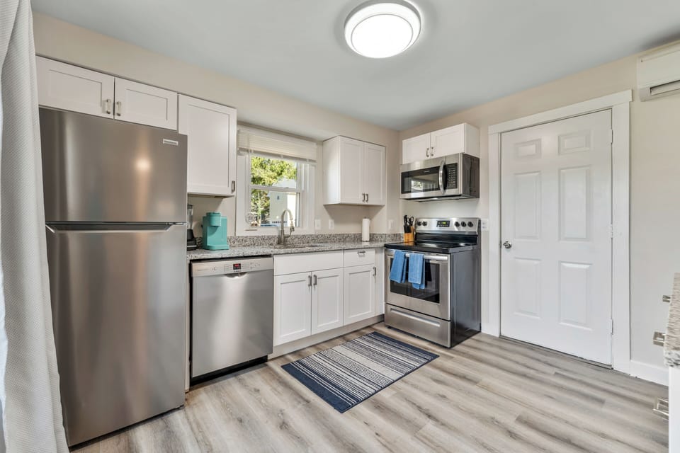 Cook in style in our modern kitchen with new appliances and all essentials.