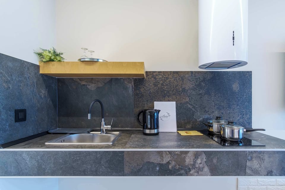 Kitchenette details – View