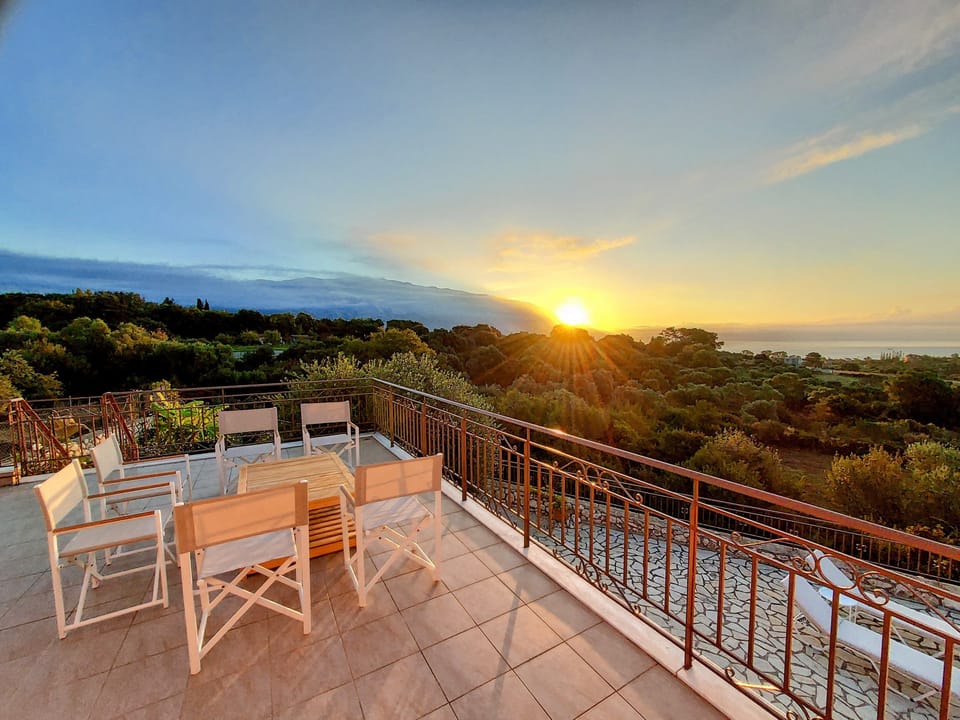 Large first floor balcony to enjoy the amazing views!
