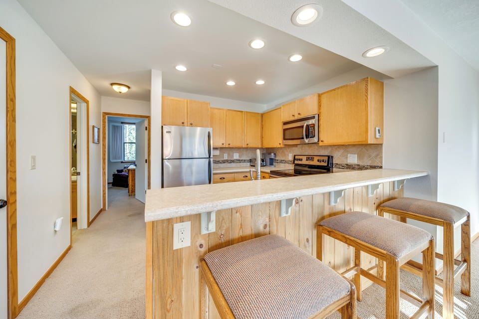 Kitchen | Keurig Coffee Maker | Dishwasher | Cooking Utensils