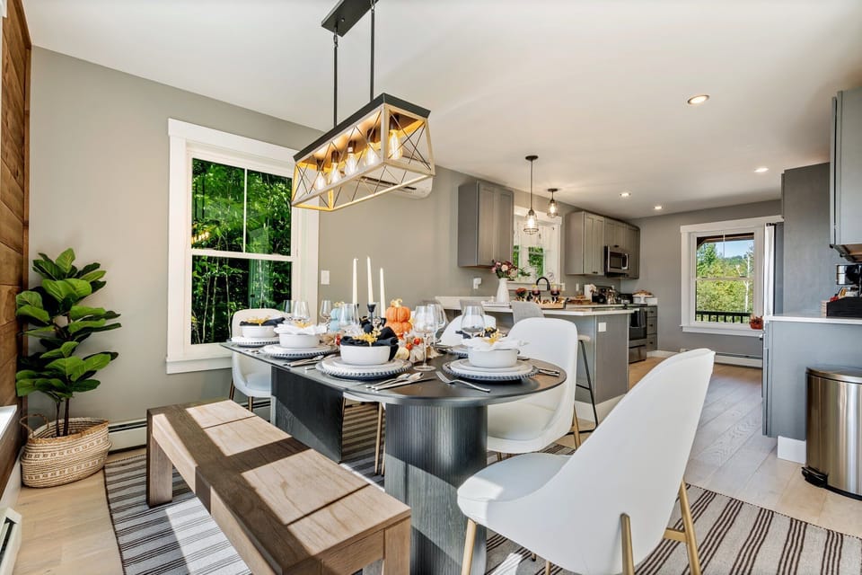 Enjoy the cozy dining area where memories are sure to be made!