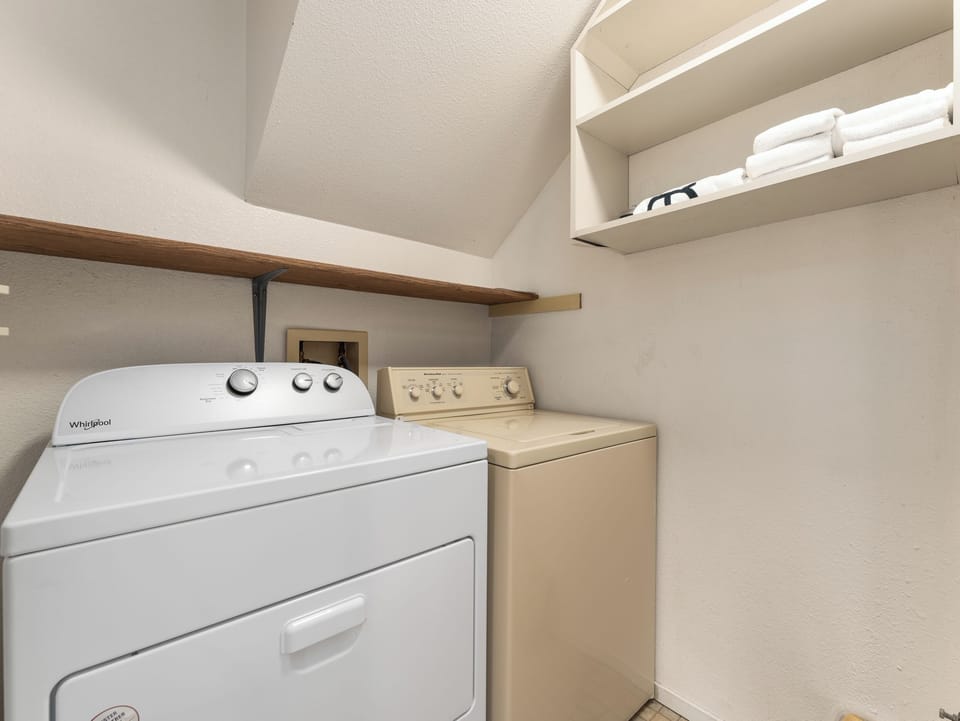 Lower Level Laundry Room (laundry soap & fab softener sheets provided)