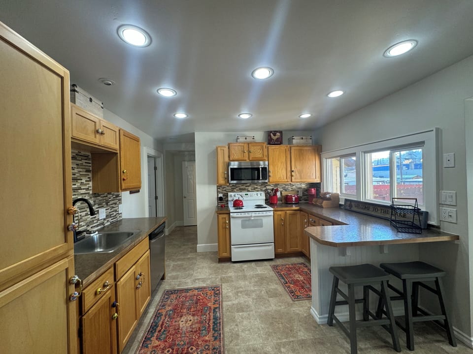 Kitchen, with all the essentials needed for cooking!