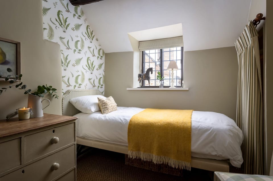The Forge Twin Bedroom - StayCotswold