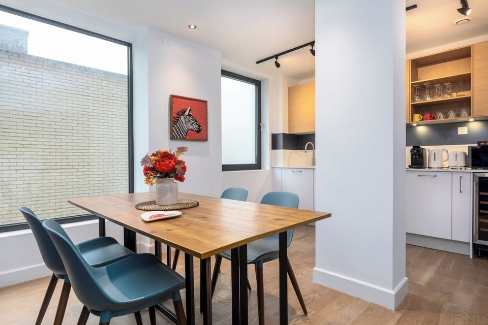 Open-plan living and kitchen area, dining table and chairs