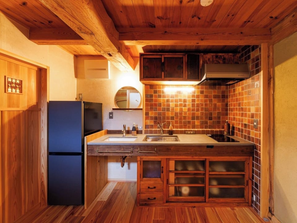 ・[Dining Kitchen] If you require cooking utensils, please inform us at check-in.