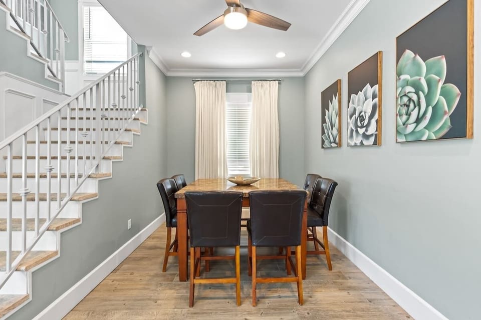 Breakfast Nook for Coffee & Pancakes