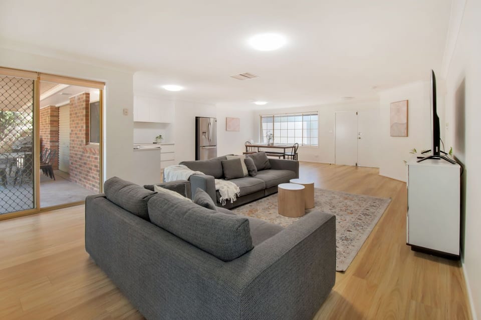 Living Area + Smart TV
