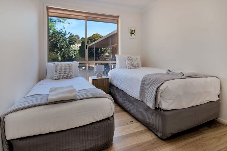 Bedroom 5 - 2x Single Beds + BIR