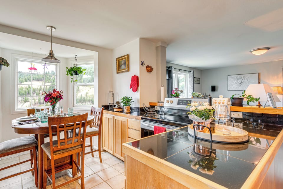 Dining Area | Kitchen