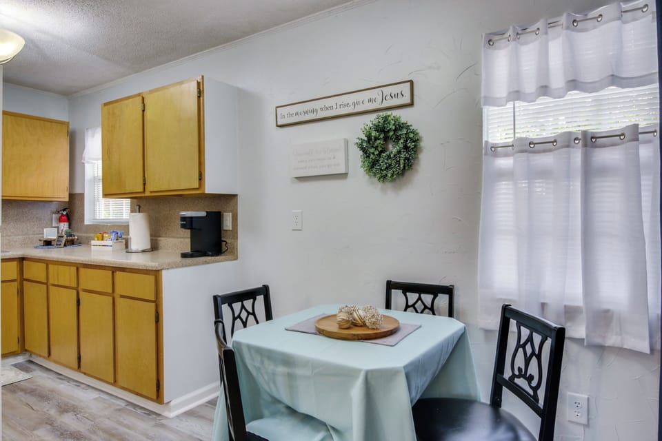 Dining Area | Kitchen