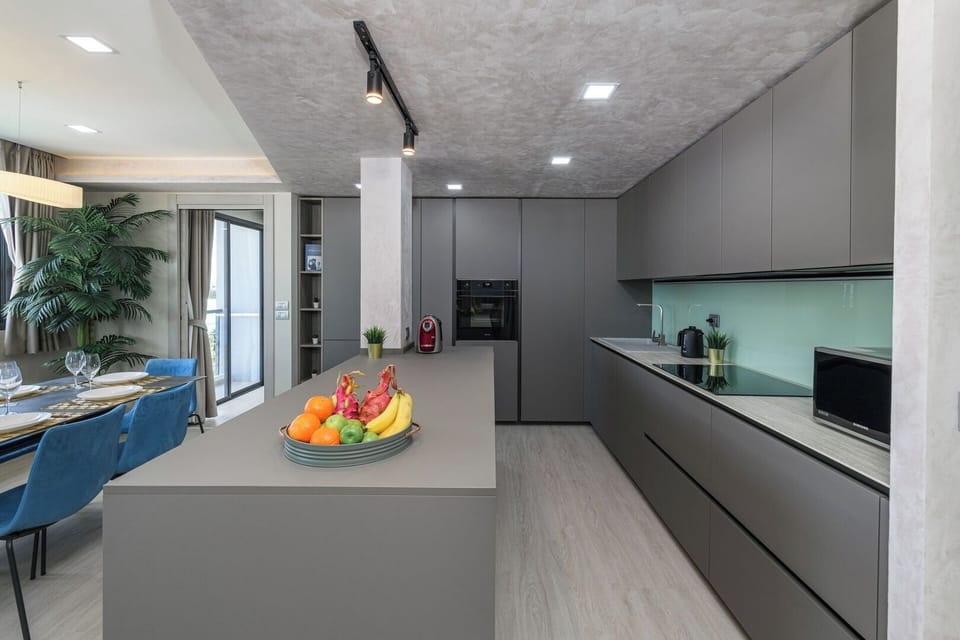 Very modern & Fully equipped kitchen with Fenix surfaces and blum system.