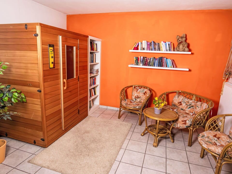 Property, Shelf, Building, Wood, Orange, Interior Design, Cabinetry, Shelving, Plant, Floor
