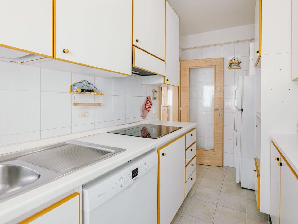 Table, Furniture, Couch, Window, Wood, Picture Frame, Interior Design, Living Room, Floor, Building