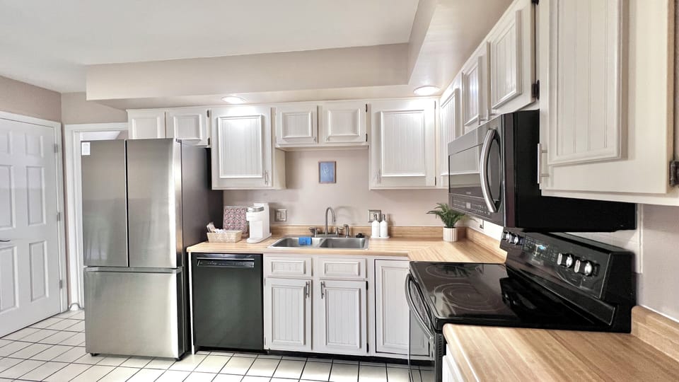 Fully-stocked kitchen w/ Samsung appliances and Bosch dishwasher is perfect for cooking w/ family & friends. 