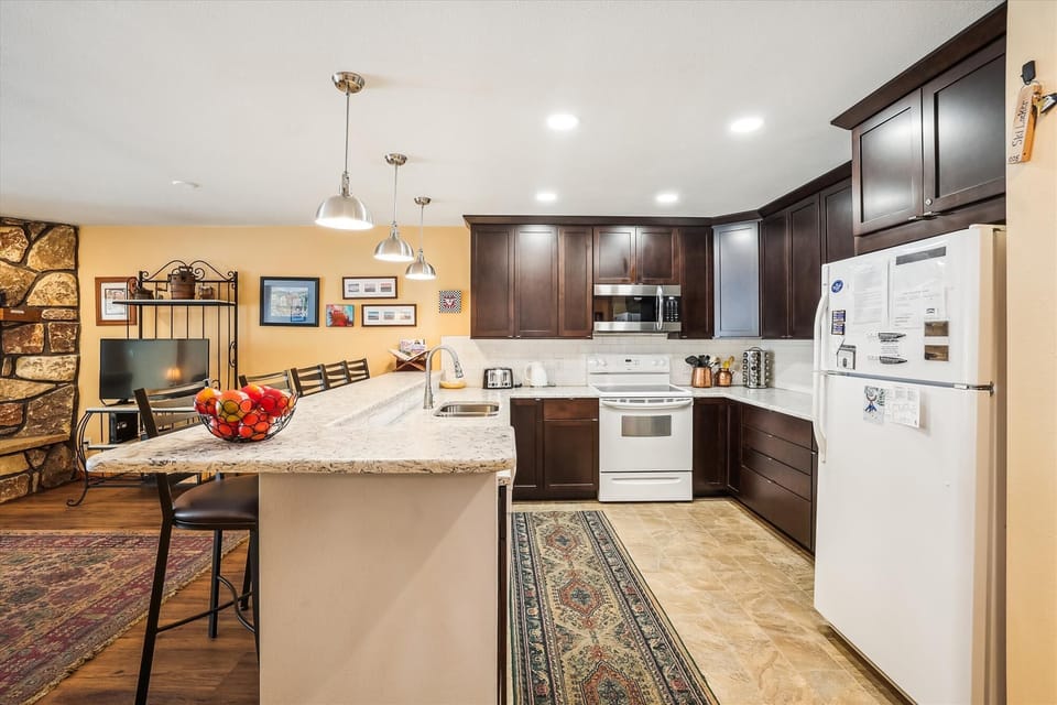 Kitchen, Atrium 005, Breckenridge Vacation Rental