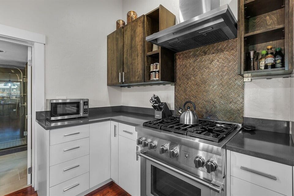 Gourmet Kitchen