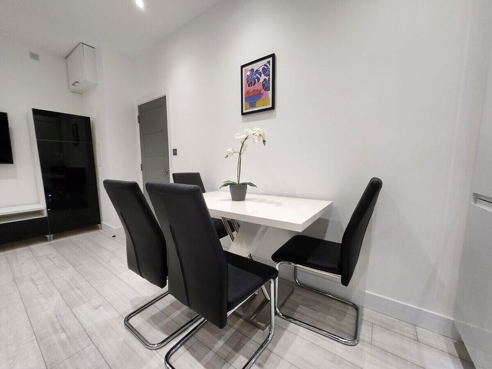 Dining / Restaurant