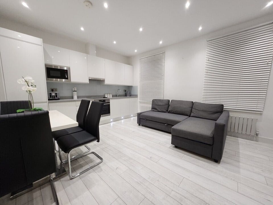 Living Room / Lounge