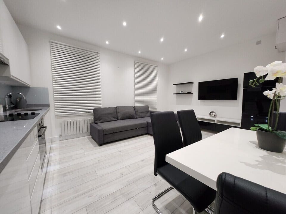 Living Room / Lounge