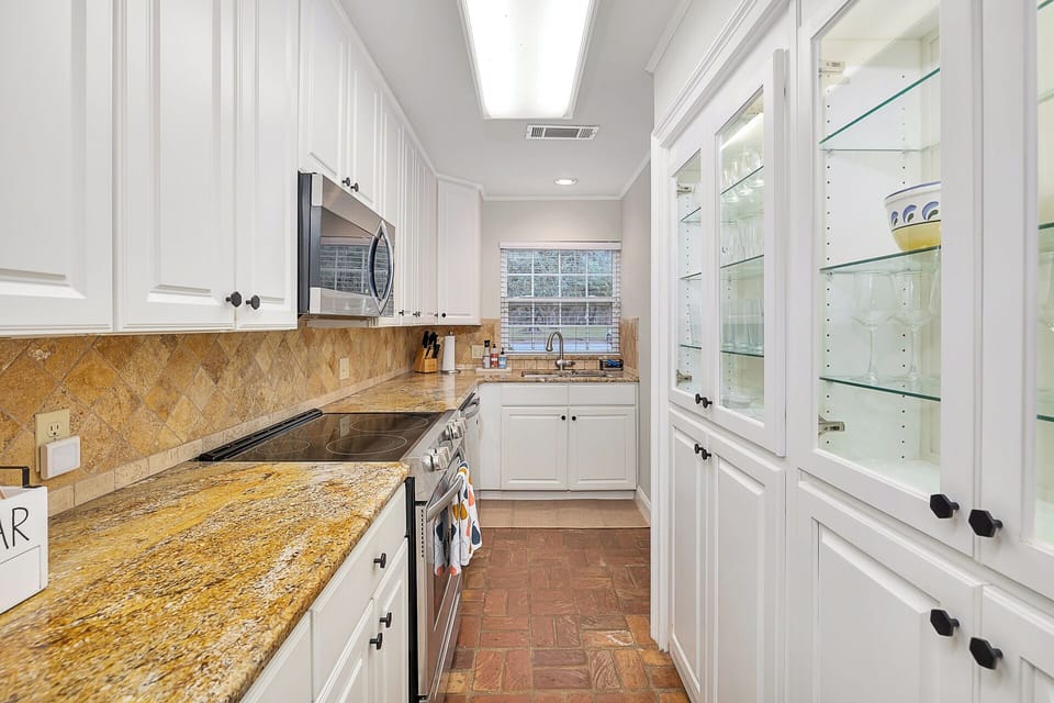 Fully equipped and stocked kitchen with a view of Mallery Park