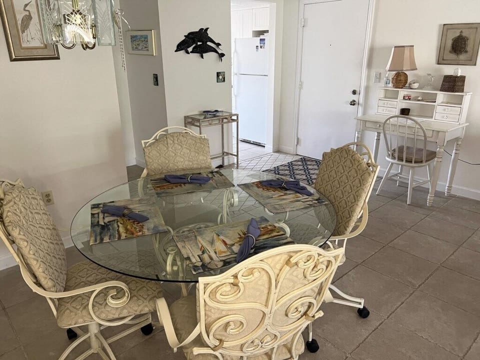 La Coquina 2BR – Beachfront w/ Pool & Views (1595)