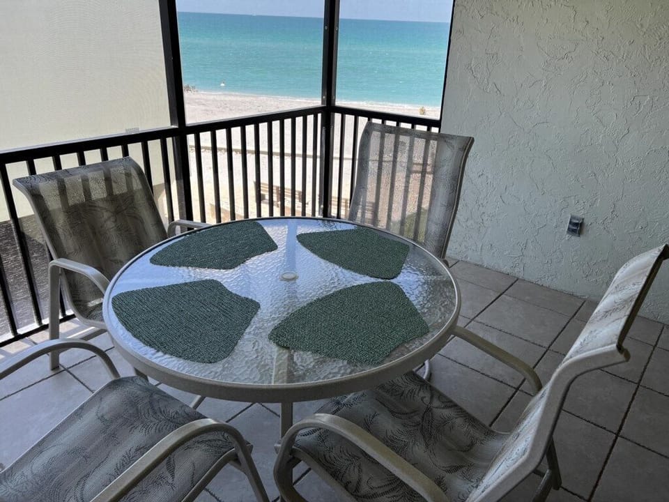 La Coquina 2BR – Beachfront w/ Pool & Views (538)