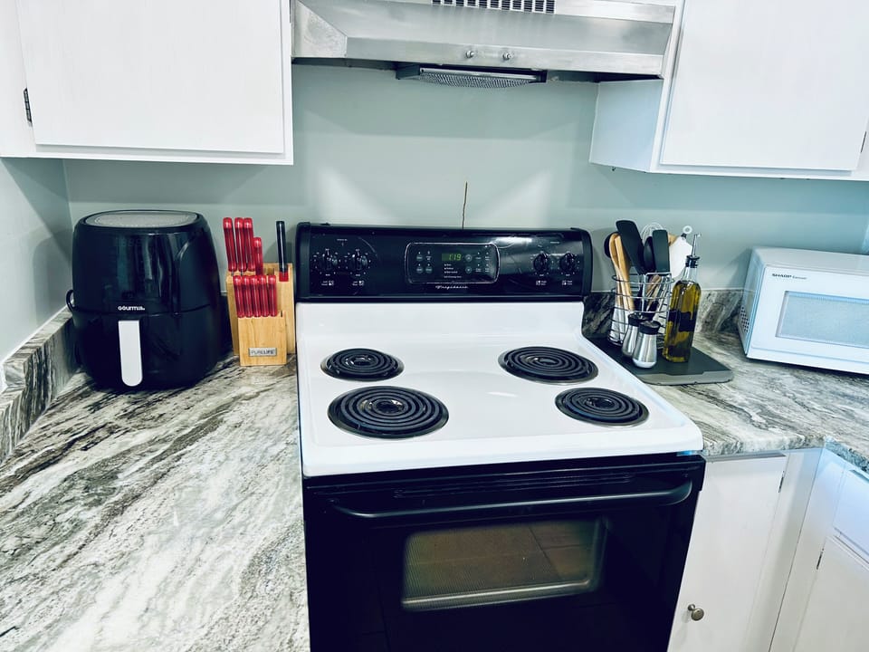 Chef knives, air fryer, oil, spices, pots/pans and more!