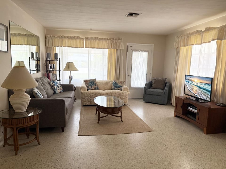 Sun, Sand & Savings - Bonita Cozy Cottage Escape (3295)