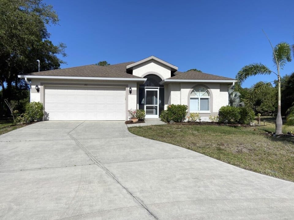 Peaceful Pool Escape – Close to Beach & Fun (321)