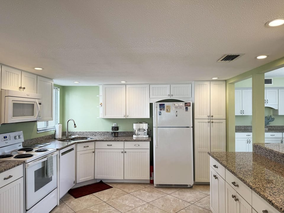 Bayside 2BR Condo at Tamarind - Private Sun Deck (8791)