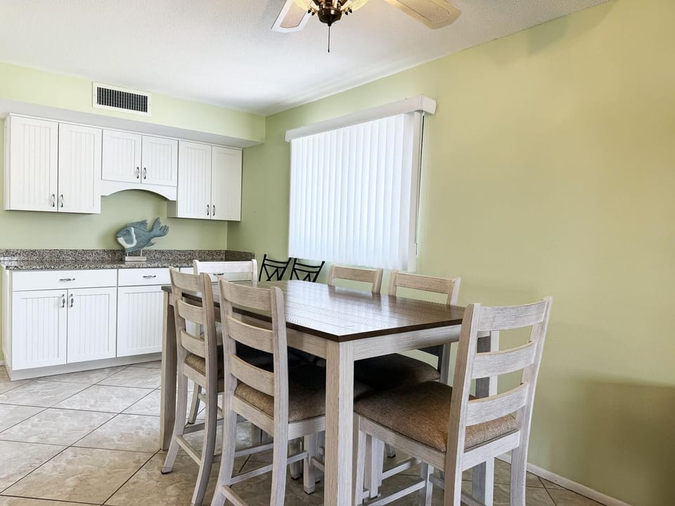 Bayside 2BR Condo at Tamarind - Private Sun Deck (8788)