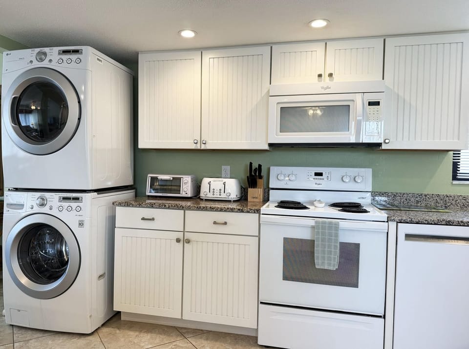 Bayside 2BR Condo at Tamarind - Private Sun Deck (8792)