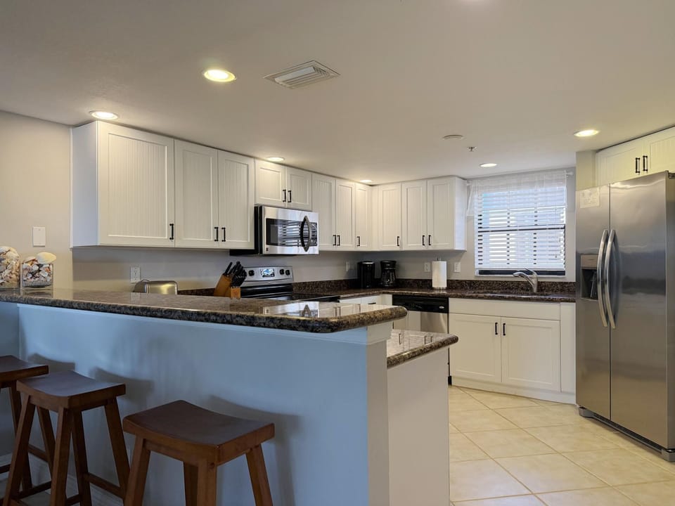 The Palms – 3BR Condo with Balcony & Pool (3366)