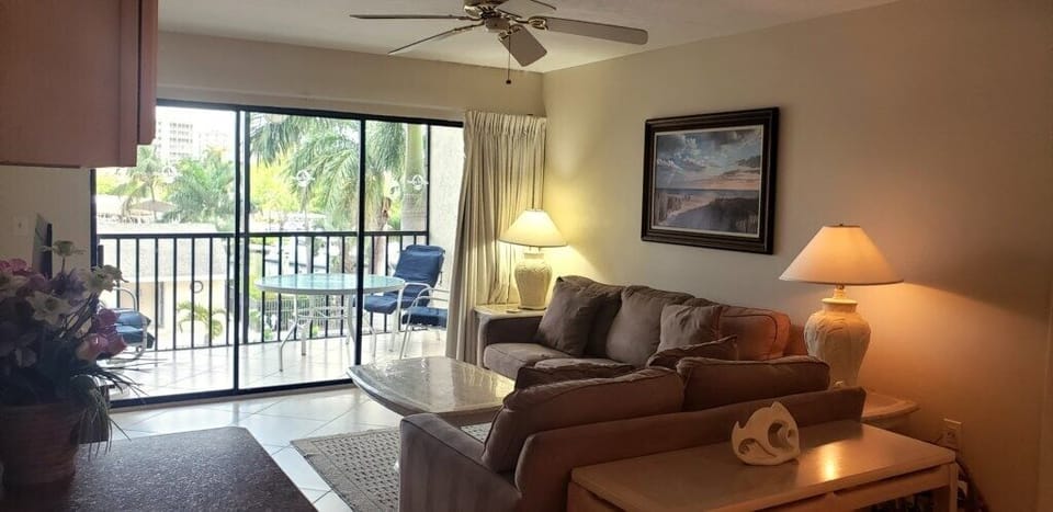Santa Maria 2 bed/2ba Waterview Condo GCV3-007 (1122)