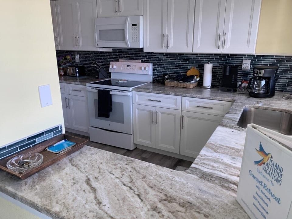 2BR Gulf Condo – Balcony, Pool, & Beach Views (187)