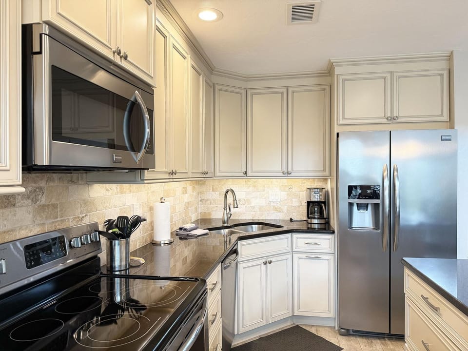 Modern Comfort – 2BR Bayside Condo at Tamarind (8824)