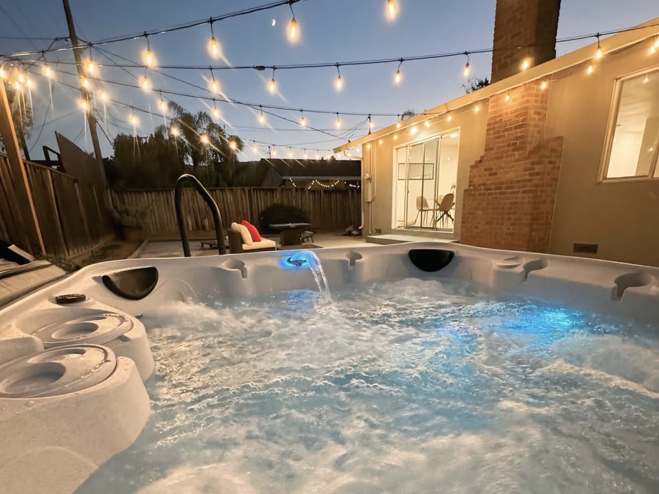 Hot Tub, Tub, Pool, Water, Outdoors