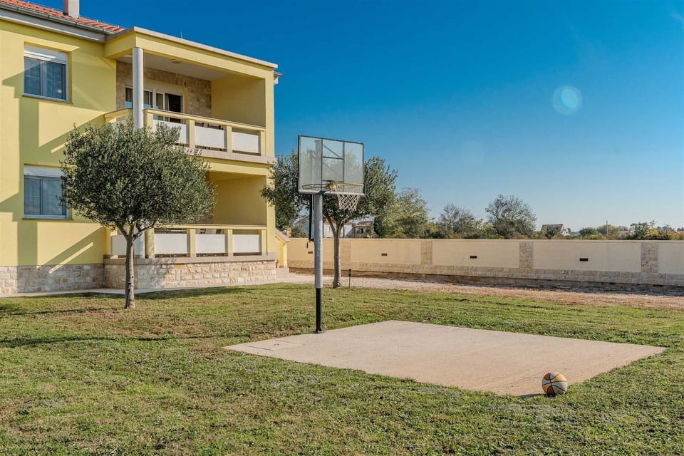 Sport court