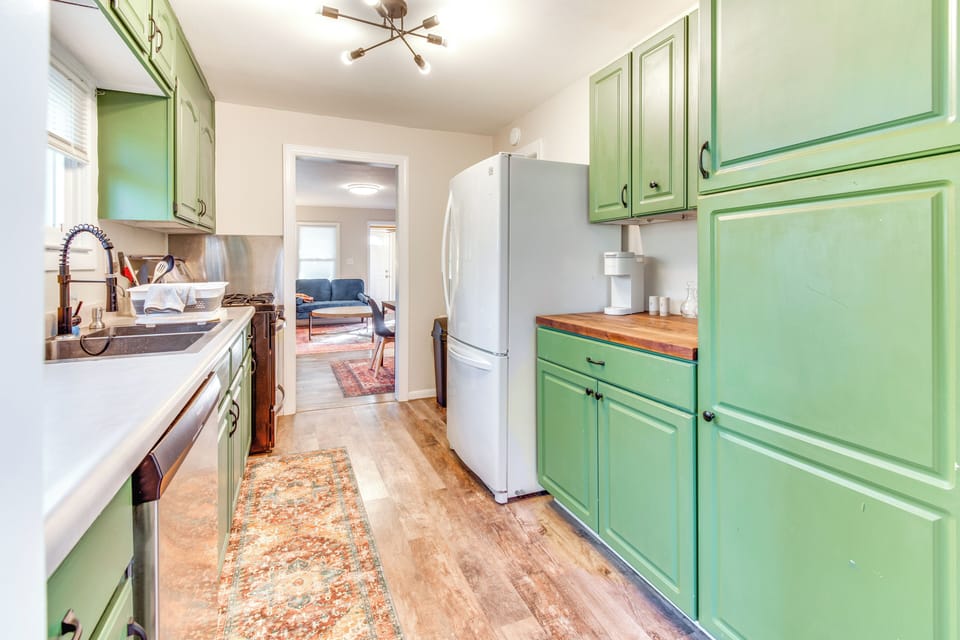 Kitchen | Cooking Basics | Pod Coffee Maker | Toaster | Microwave