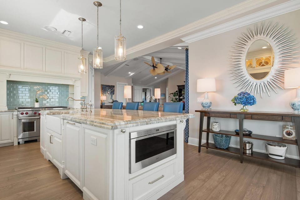 Upper level main kitchen with multiple Bay views. 